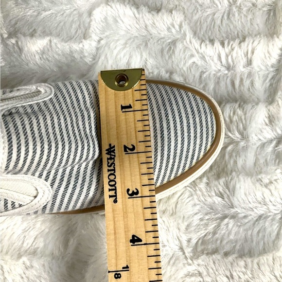 Margaritaville Women’s‎ Size 6.5  Blue/White Striped Canvas Slip Ons - Picture 9 of 9